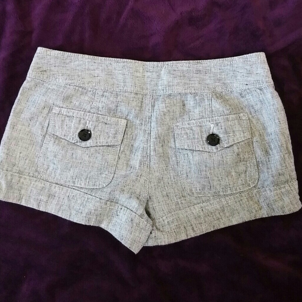 Express Shorts - Picture 2 of 3